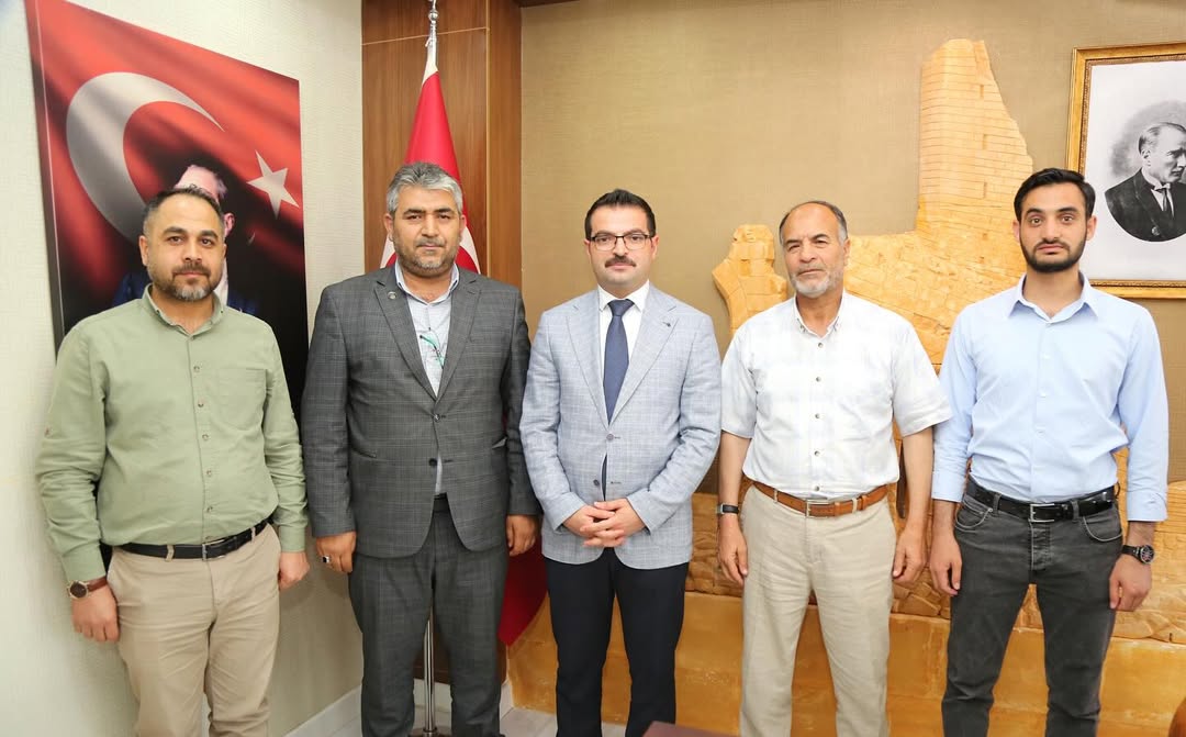 Anadolu Gençlik Derneği Şanlıurfa Şube Başkanı Ramazan Güner, Kaymakamımız Harun Reşit HAN’ı ziyaret etti.